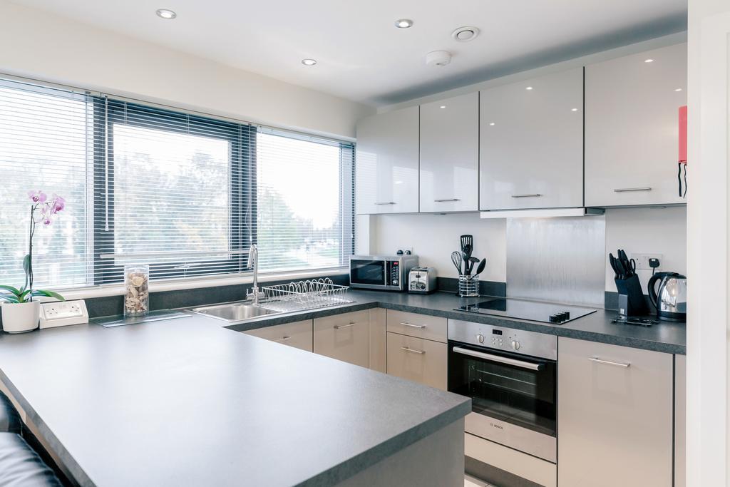 Room Space Service Apartments - New Manor House Bracknell Exterior foto